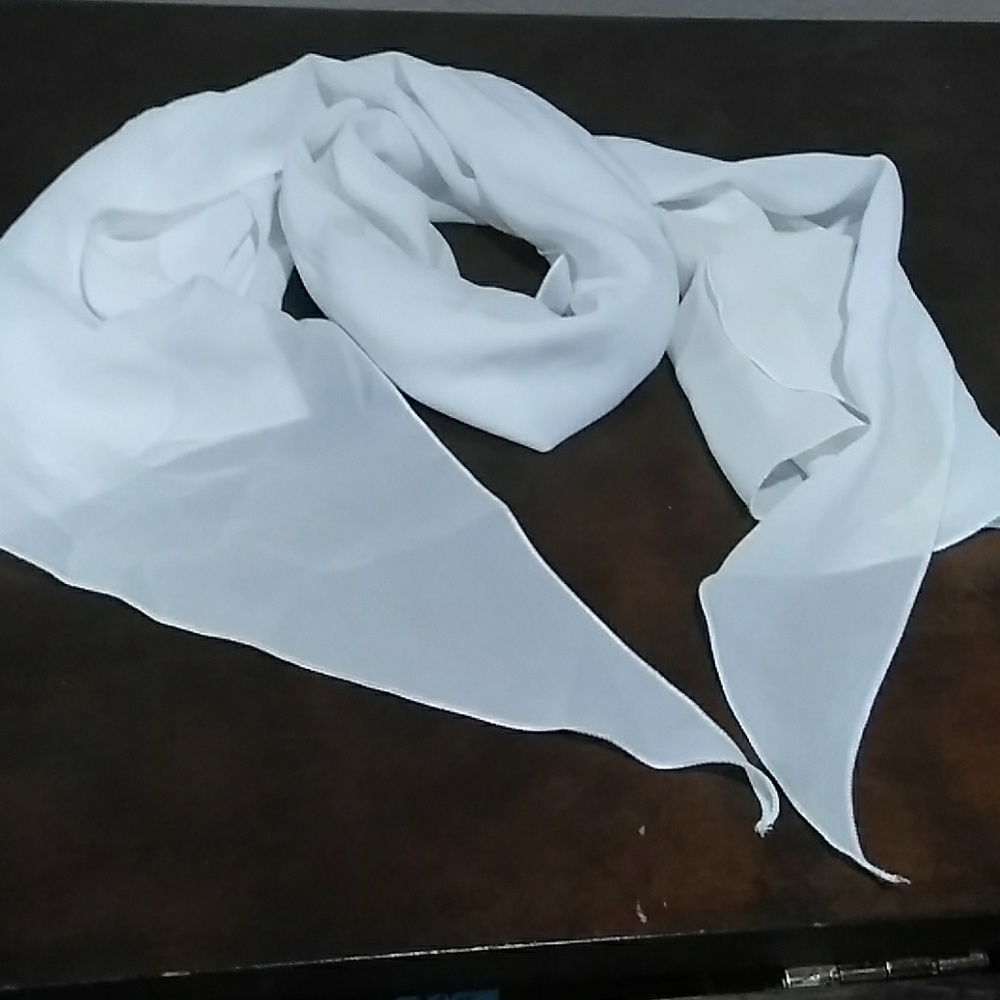 O/S A large White Scarf